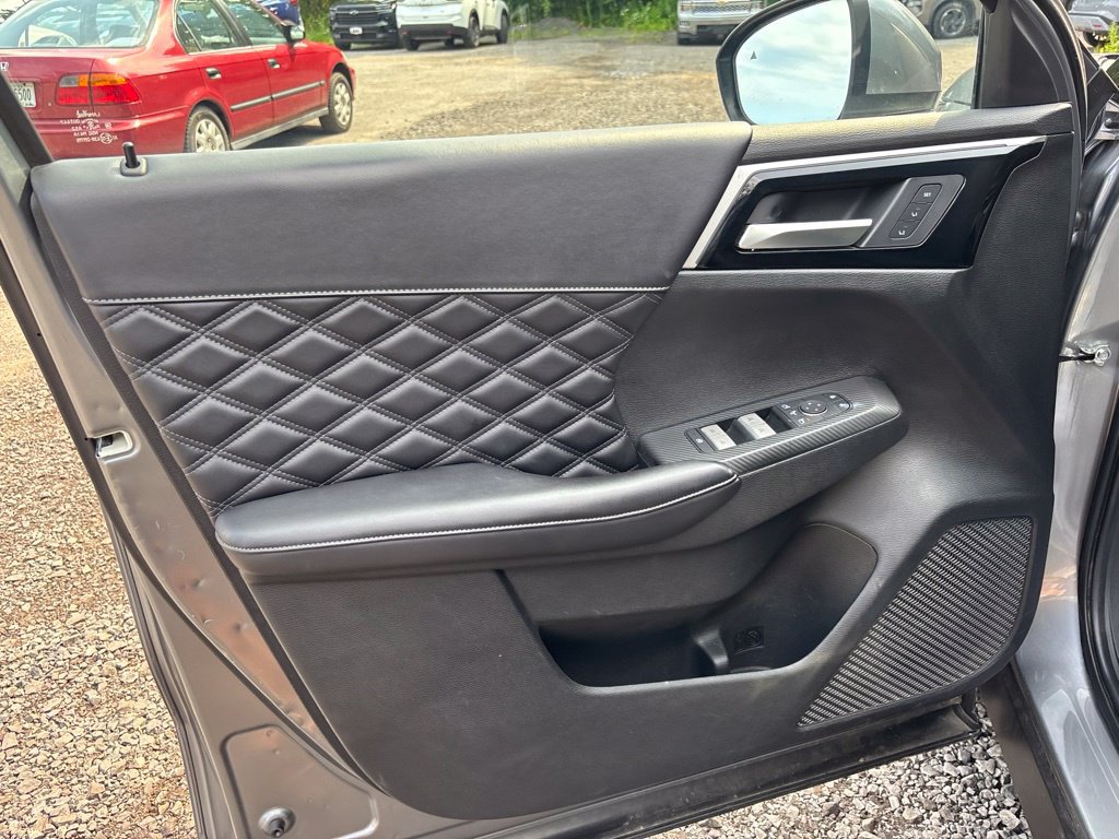 Used 2024 Mitsubishi Outlander SEL AWD/4WD image 17