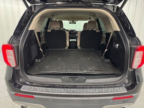 Used 2021 Ford Explorer Limited w/ Equipment Group 301A RWD image 9