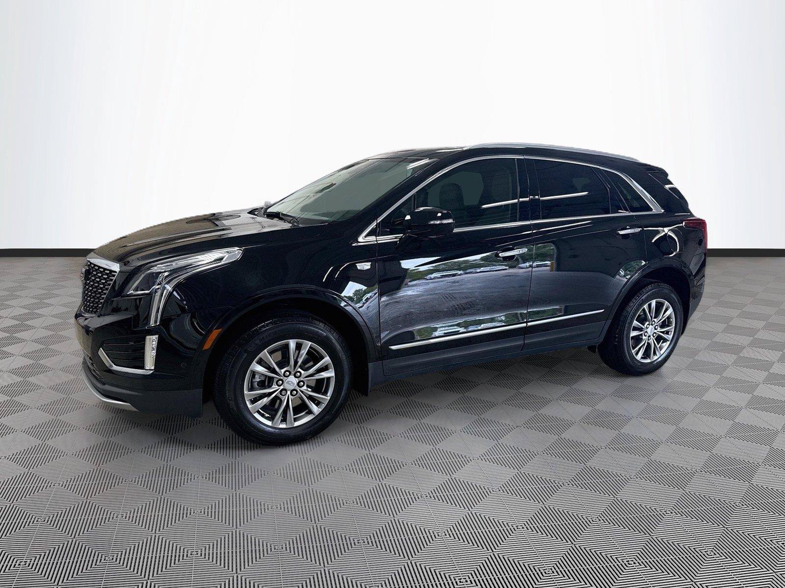 Used 2023 Cadillac XT5 Premium Luxury w/ Technology Package FWD image 3