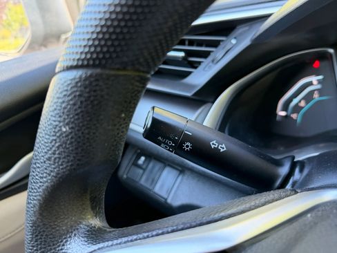 Used 2018 Honda Civic EX image 31