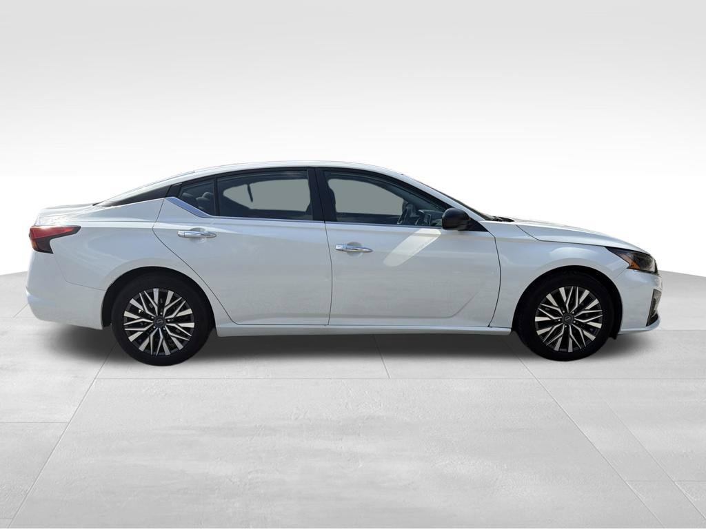 Used 2025 Nissan Altima 2.5 SV FWD image 16