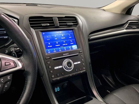 Used 2020 Ford Fusion Titanium AWD/4WD image 9