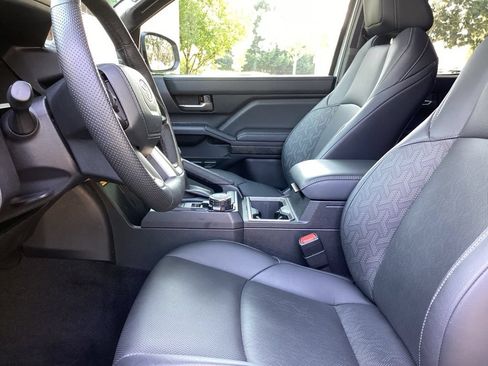 Used 2024 Toyota Tacoma Limited w/ Limited Package (LT) AWD/4WD image 4