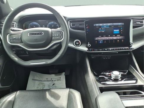Used 2023 Jeep Wagoneer Series II AWD/4WD image 6