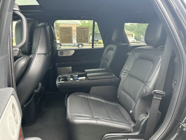 Used 2022 Lincoln Navigator Reserve AWD/4WD image 16