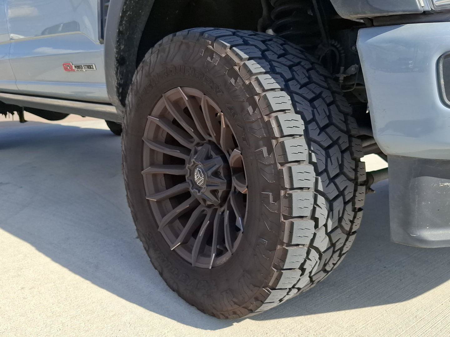 Used 2025 Ford F350 Platinum w/ FX4 Off-Road Package AWD/4WD image 31