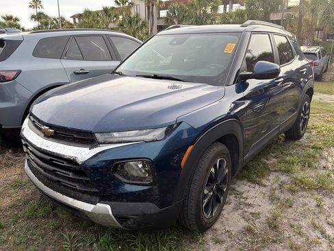 Used 2021 Chevrolet TrailBlazer LT FWD image 3