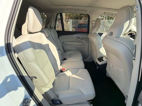 Certified 2024 Volvo XC90 B5 Core w/ Protection Package Premier image 21
