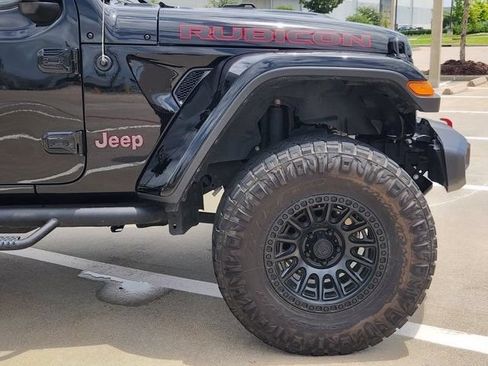 Used 2023 Jeep Gladiator Rubicon w/ Cold Weather Group AWD/4WD image 8