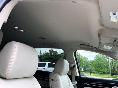 Used 2023 Buick Enclave Essence image 17