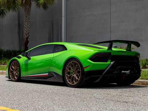 Used 2018 Lamborghini Huracan Performante AWD/4WD image 30