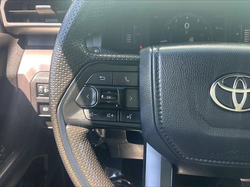 Used 2025 Toyota Tacoma SR5 AWD/4WD image 23