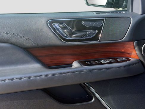 Used 2023 Lincoln Navigator Reserve image 17