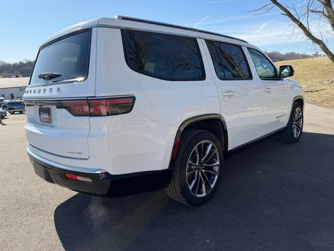 Used 2023 Jeep Wagoneer Series III w/ Premium Group I image 5
