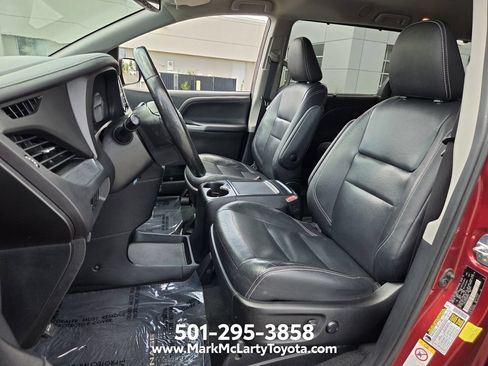 Used 2019 Toyota Sienna SE FWD image 9