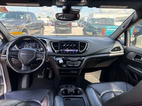 Used 2021 Chrysler Pacifica Touring-L w/ S Appearance Package AWD/4WD image 19