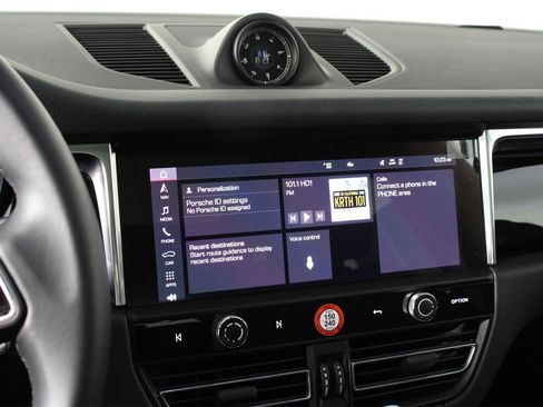 Used 2025 Porsche Macan image 13