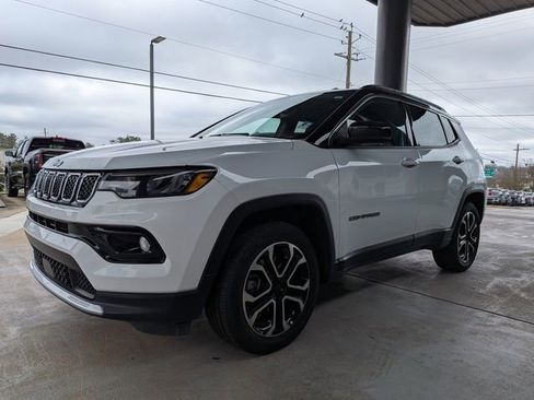 Used 2024 Jeep Compass Limited image 7