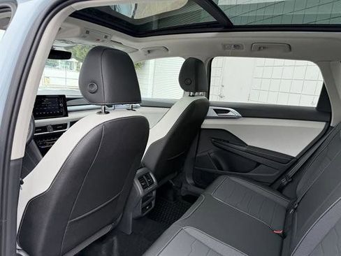 New 2025 Volkswagen Taos SE image 17