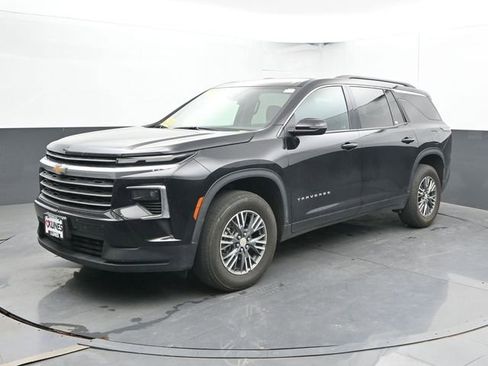 Used 2025 Chevrolet Traverse LT FWD image 6