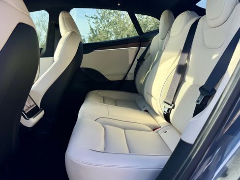 Used 2021 Tesla Model S Plaid image 12