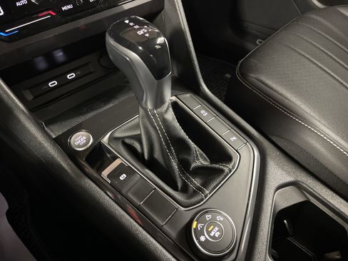 Used 2022 Volkswagen Tiguan SE R-Line image 26