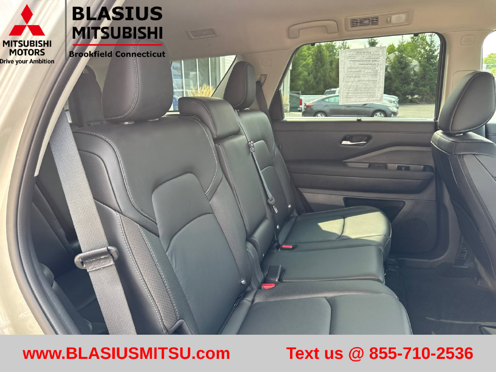 Used 2025 Nissan Pathfinder SL AWD/4WD image 33