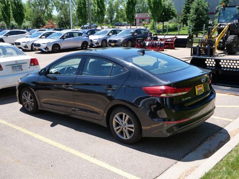 Used 2017 Hyundai Elantra SE w/ SE A/T Tech Package 03 FWD image 4