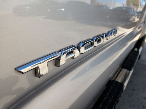 Used 2018 Toyota Tacoma Limited image 38