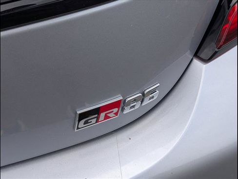 Used 2025 Toyota GR86 RWD image 8