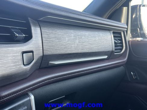 Used 2024 Ford Expedition Limited image 12