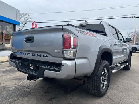 Used 2020 Toyota Tacoma TRD Off-Road w/ Technology Package image 9