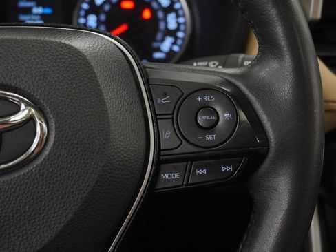 Used 2022 Toyota RAV4 XLE Premium image 40