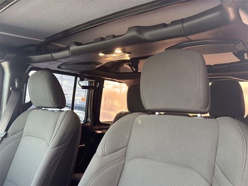 Used 2022 Jeep Wrangler Unlimited Sport image 12