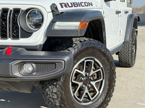 Used 2024 Jeep Wrangler Unlimited Rubicon image 3