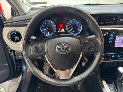 Used 2018 Toyota Corolla LE FWD image 17