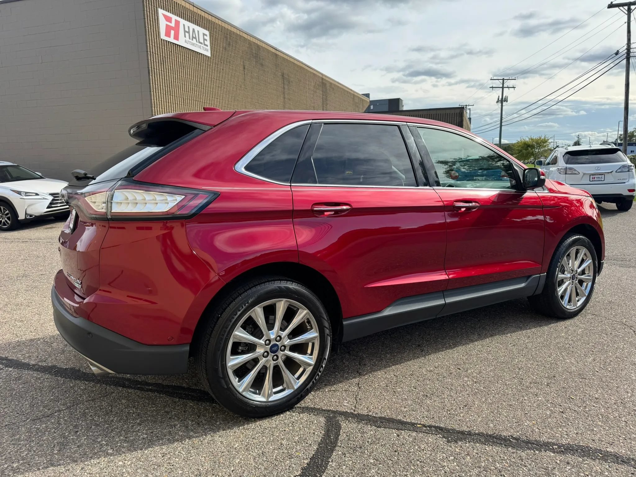 Used 2017 Ford Edge Titanium w/ Equipment Group 302A AWD/4WD image 10