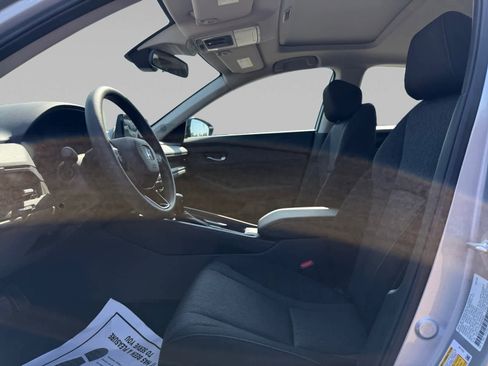 Certified 2025 Honda Accord SE image 9