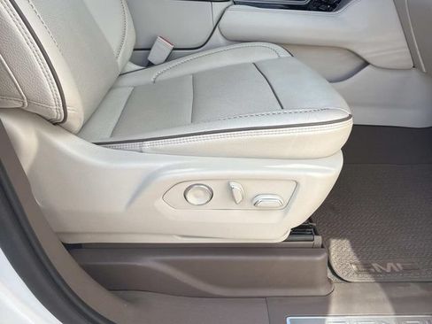 Used 2023 GMC Yukon XL Denali RWD image 16