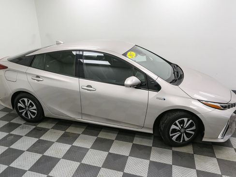 Used 2017 Toyota Prius Prime Premium image 5