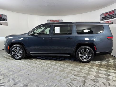 Used 2024 Jeep Wagoneer L Series II w/ Flexible Seating Group AWD/4WD image 7