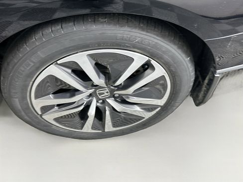 Used 2018 Honda Accord Touring image 11
