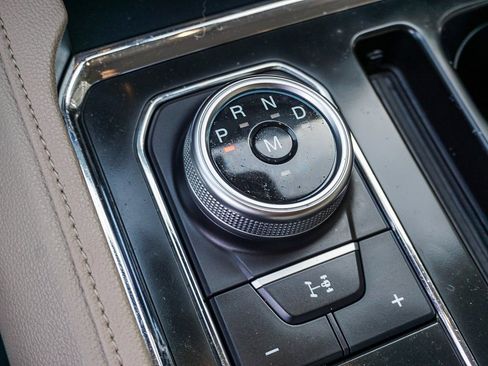 Used 2022 Ford Expedition XLT image 23