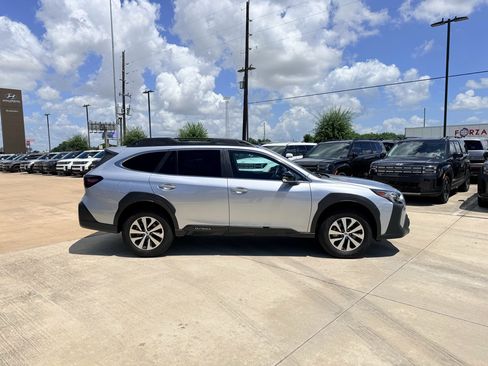Used 2025 Subaru Outback Premium AWD/4WD image 6