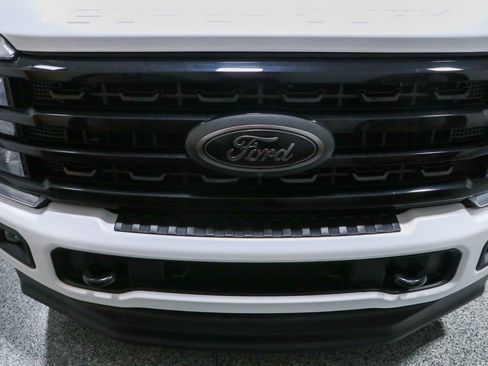 Used 2024 Ford F250 Lariat w/ Black Appearance Package AWD/4WD image 4