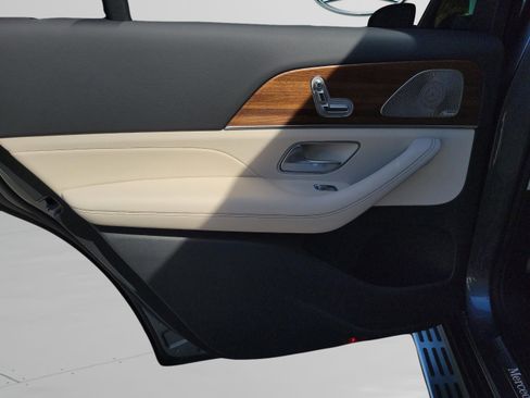 Certified 2025 Mercedes-Benz GLS 450 4MATIC image 25