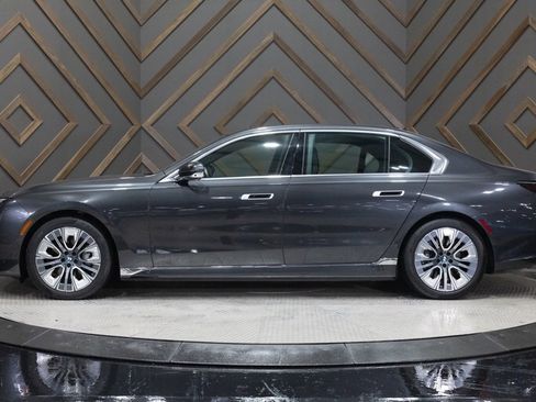 Used 2025 BMW i7 xDrive60 image 19