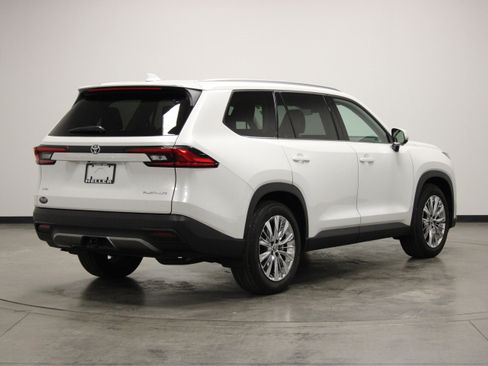Used 2024 Toyota Grand Highlander AWD image 8