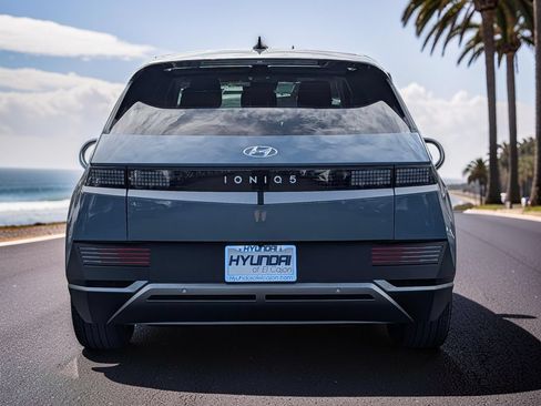 Certified 2024 Hyundai Ioniq 5 SE RWD image 6