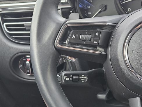Certified 2025 Porsche Macan image 24